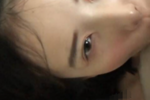 郑州徐媛 郑州大学极品学妹 一边给1亲打电话一边给男友