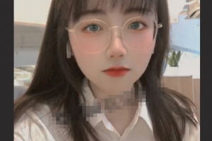 白嫩大学生 极品反差 反差还得是看眼镜妹 十足