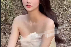 网红泄密！高颜值白虎一线天嫩 B 名媛『liuba』被金主各种