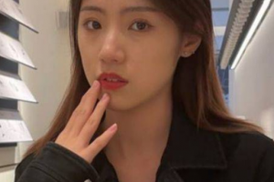 武汉大学极品班花 长腿细腰