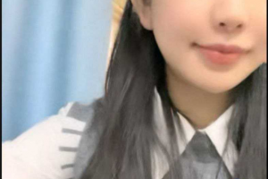 清纯大二学妹 上课期间满足男友要求