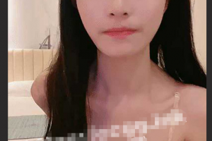 西安极品 19 岁清纯大一学生妹 「呜崽酱」为生活费