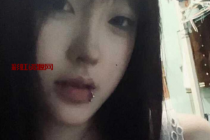 重庆职业学校女神级大一妹子在宿舍