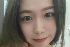 ViVi 竟然做起了同学的