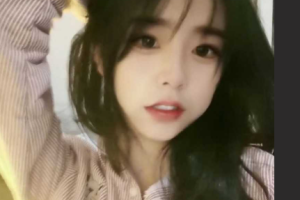 皮肤犹如瓷娃娃一般的沈阳师范大学小学妹 常苗苗