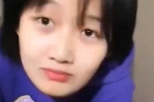 高中情侣真会玩！放学在商场 HM 试衣间里