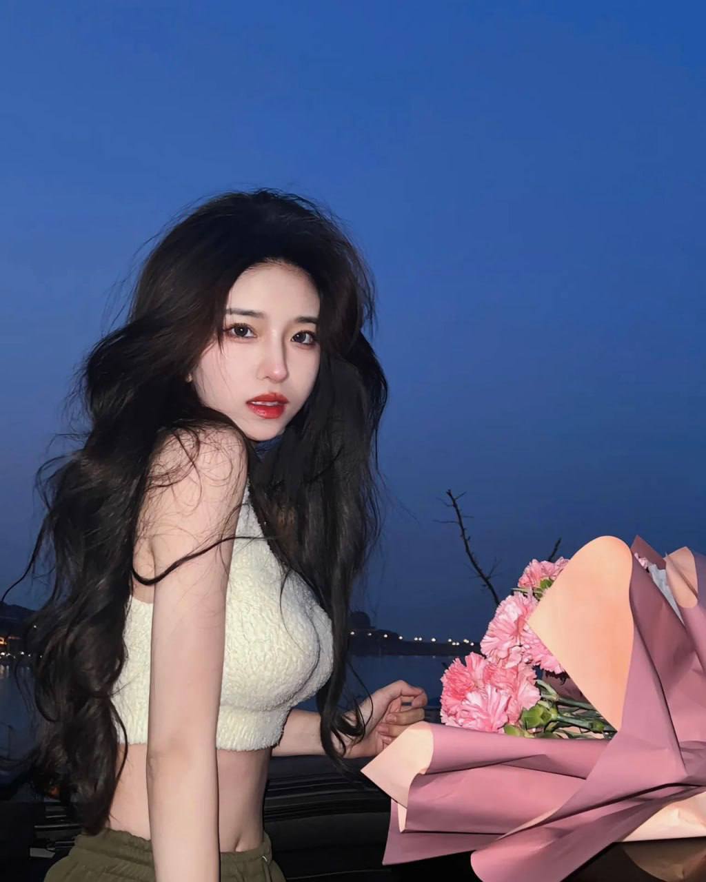 03年 172  E  大胸瘦子 清纯网红 大学在读 喜欢运动 会谈钢琴