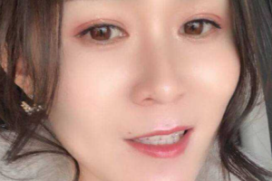 河南的一位漂亮人妻张丽白天干销售 晚上兼职