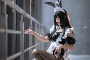 你烨烨 胶衣女仆兔耳