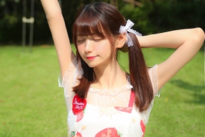 陆卿卿 小草莓裙