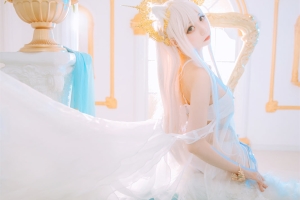 小野寺地瓜 白金泳装