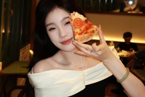 #广州 ❤️ 金金 Height身高/168 ﻿Weight体重/46kg ﻿Bust 胸围/C ﻿Age 年龄/03 ﻿Speciality 可爱听话 全身雪白