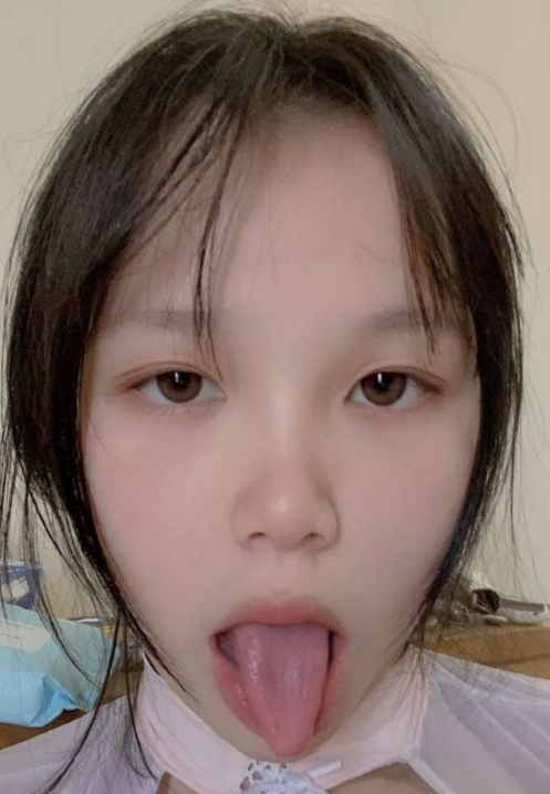 推特顶级巨1网红 Kimheezkk 00后微胖