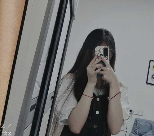 海角兄妹狂人热销新作 半夜钻进妹妹被窝 打着按摩的名义