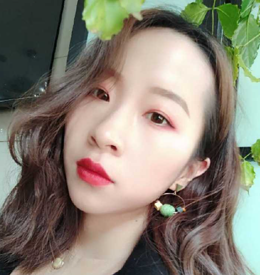 杭州某私立高中 语文老实 魏雨静