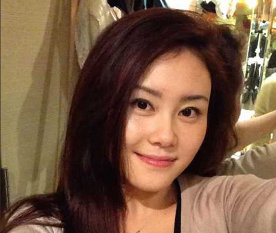 身材爆好的可爱大学妹子 给男友