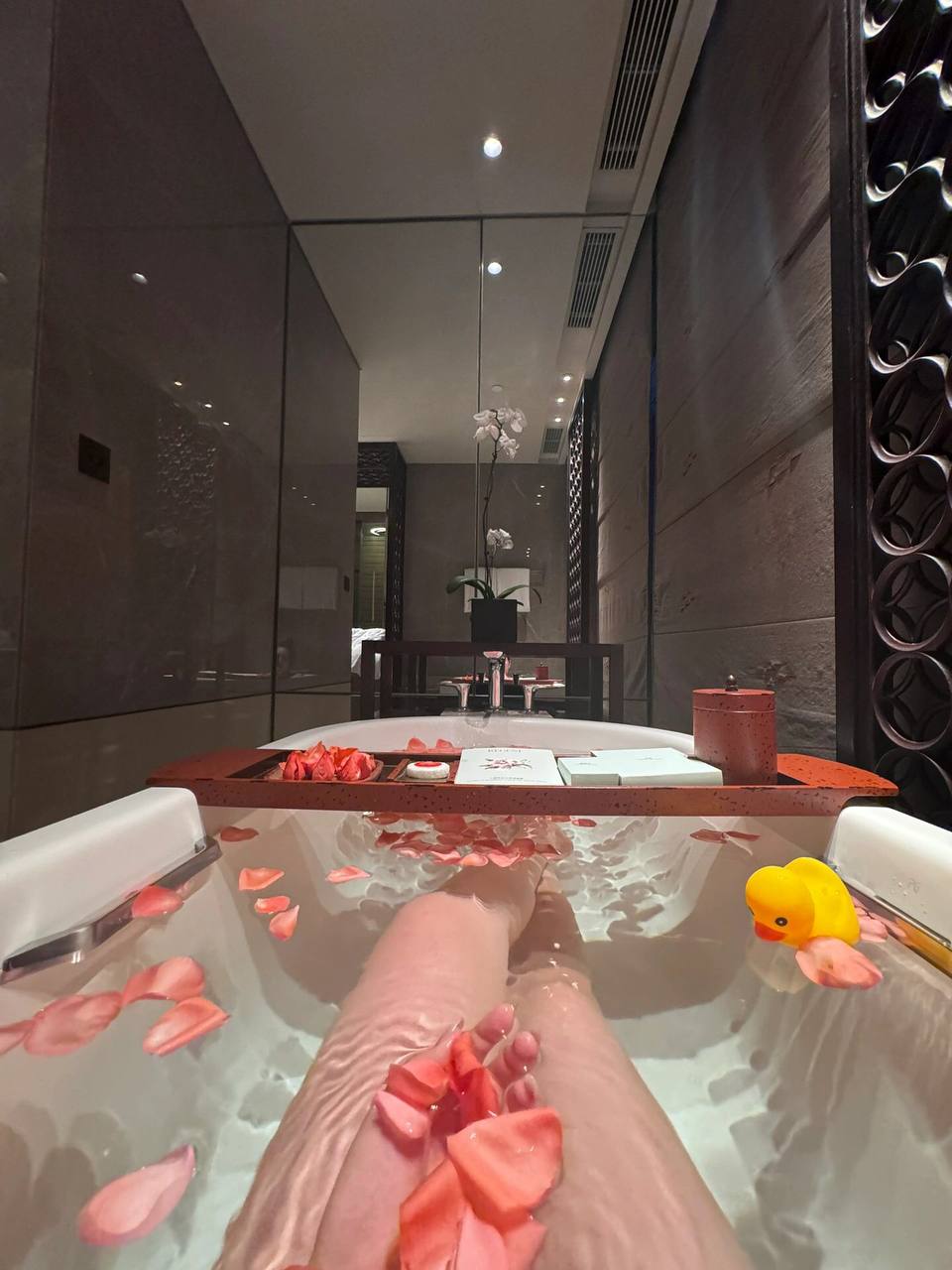 #泡澡 #日常 #洗澡 #喝酒