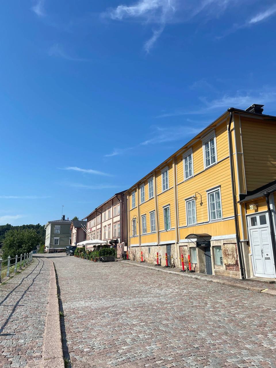 #芬兰?? #波尔沃 #Porvoo porvoo 波尔沃最美小镇||波尔沃小镇离赫尔辛基很近 坐大巴?大概50分钟左右可以到达 可以在OnniBus上面买票 可以买往返也可以买单程往返?15欧左右一个人