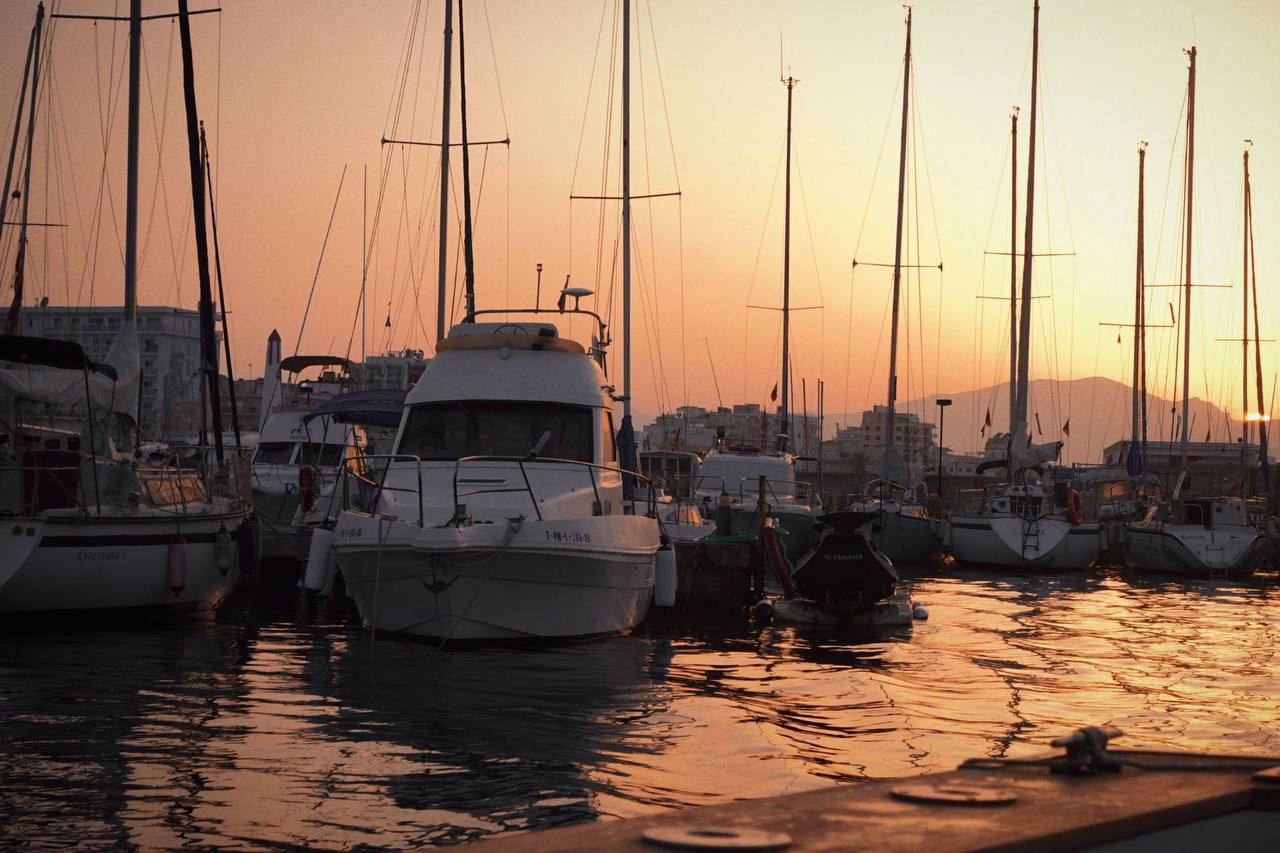 #西班牙 #出海 #旅游 #海钓 #日落 #美女  ??马略卡海钓? 拥有了一些moment||日落在甲板上吹风看海西班牙马略卡岛