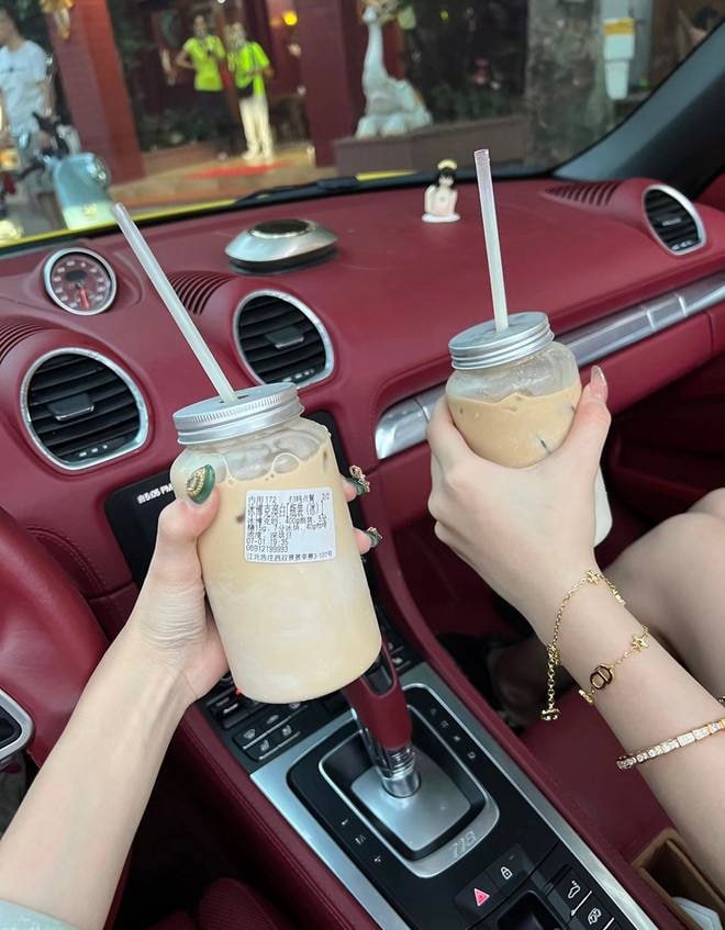 #美女 保时捷718