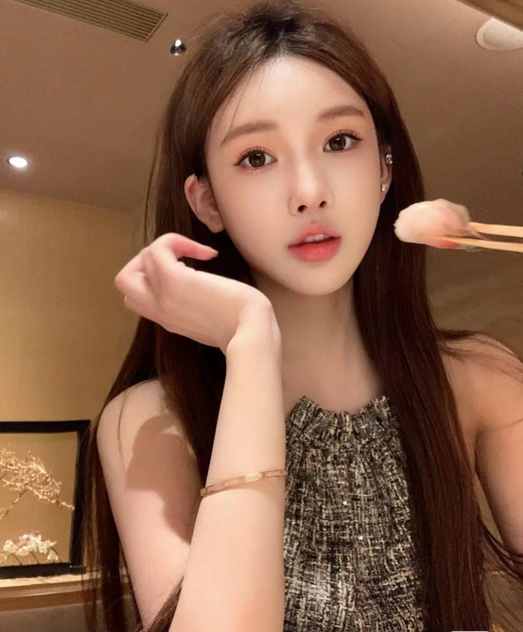 广州杨弈 170硬5  170e 99年 ，乖巧听话 可素颜见