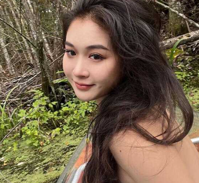 极品反差富二代 曾怡 人前女神光鲜亮丽