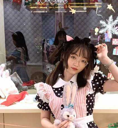 平安夜带可爱的眼镜妹子出去吃完饭 回房间