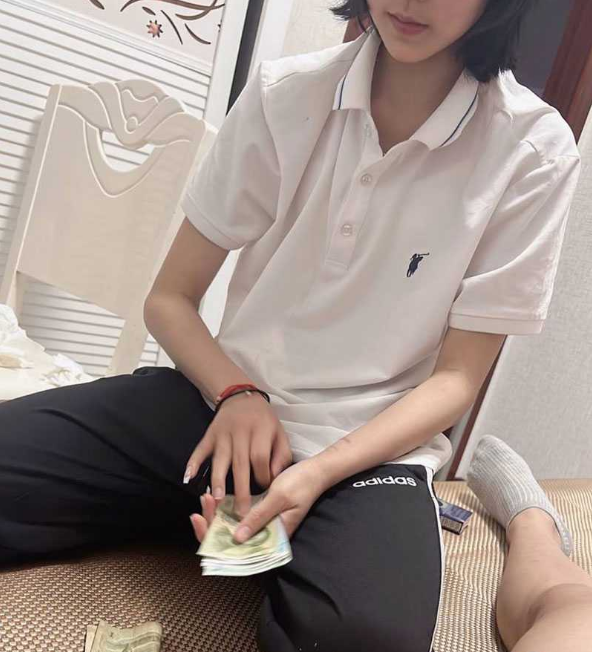 全网疯求系列！奔驰哥的小女友！