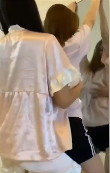 几个放假没事做的超嫩女大学生