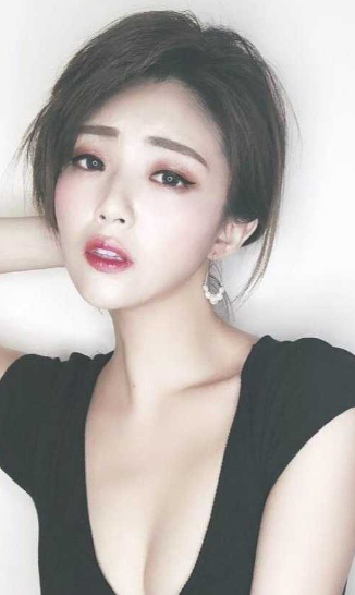 台湾泄密！EVA航空比明星还要美的空姐 Chiaro Chen 与已婚机长