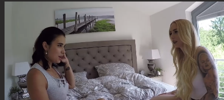 电影《僵尸飞鲨》女科学家扮演者下