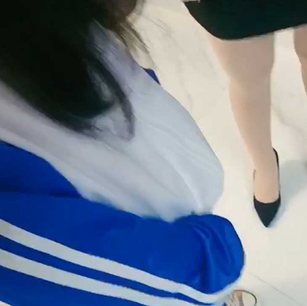 两个超嫩学生妹为了6000块出卖货