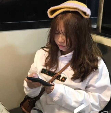 情侣自拍 校园高颜值眼镜娘反差