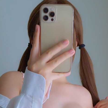 P站人妻女神SakuJ再来私拍 19岁的少女体