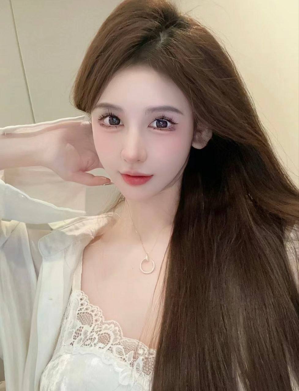 杭州路易·威登?03 164g?A4腰 马甲线 ?臀 腰臀线?杭州草莓酱? 03年大G  ?A4腰 马甲线 ?臀 腰臀线完美 ?✦??????身高/164 ✦??????体重/90 ✦????胸围/G  ?南方姑娘 皮肤滑嫩 性格温柔  ?爱旅行   有学识有教养 圈外女友