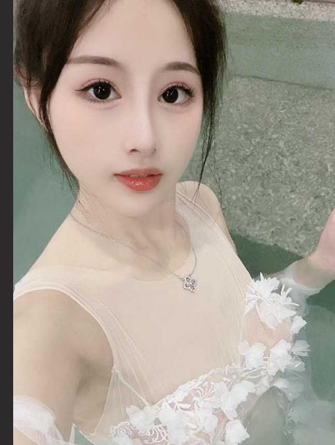 抖音网红 梁嘉怡凉不了