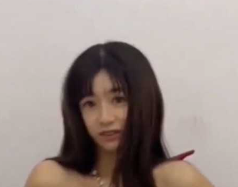 男友带到公司的洗手间 让男同事们排着队