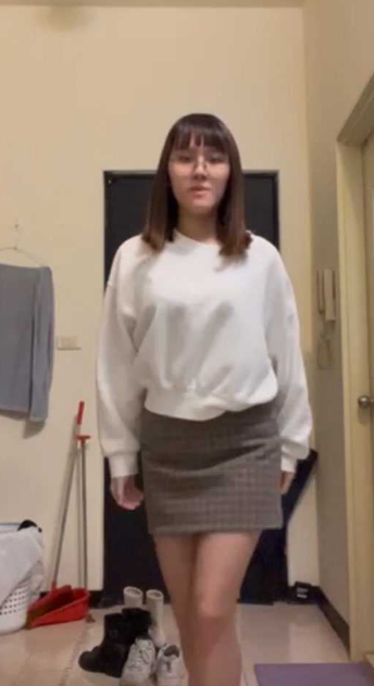 台北 外文系20岁的清纯眼镜妹 表面上很乖实际上非常反差