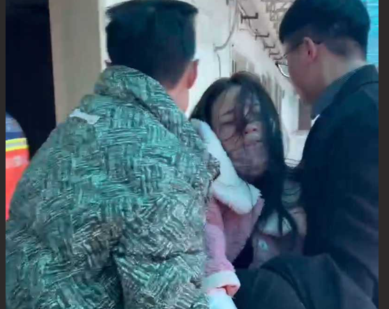 新化小网红 陈cc 被渣男造黄谣称其有HPV 解释不清无奈只能跳楼自证清白！