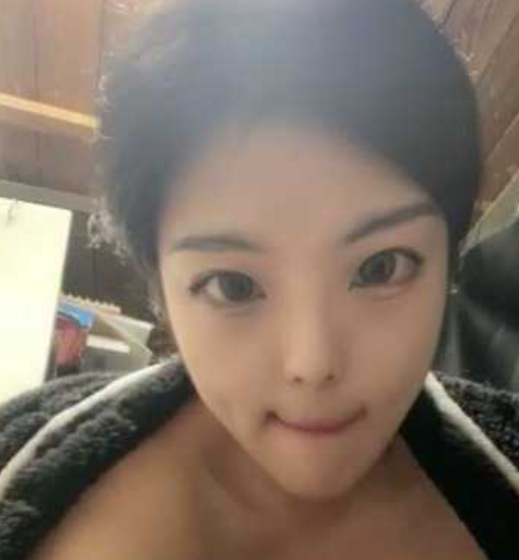 神级高挑颜值身材的女大学生为挣学费直接出卖货