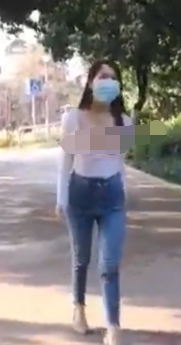 跟着主人玩露出 在小树林