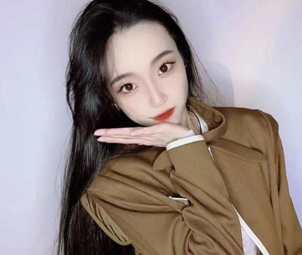 周末下班和单位已婚小少妇在她家里