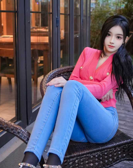 极品嫩模 龙雪儿 长腿极品身材牛仔裤里丝