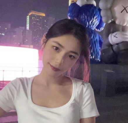 瓜友投稿曝光 高颜值反差大学生前女友