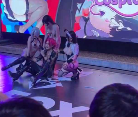 台湾 成人Cosplay成人漫展！极品身材