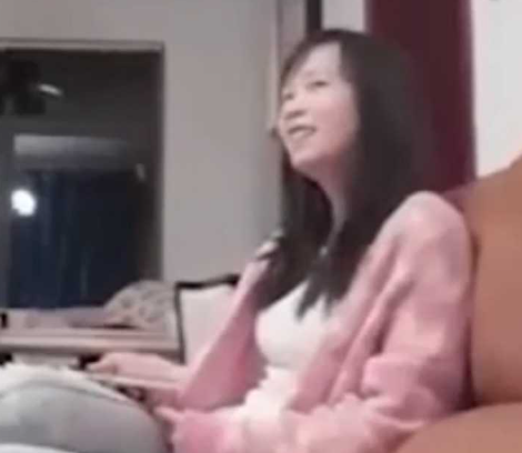 “坐舅舅腿上 看你最近重了没” 舅舅套路极品身材外甥女