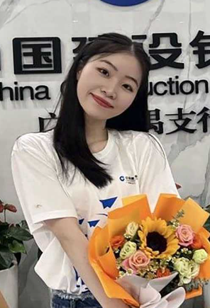 广州建设银行番禺支行 李茹瑜 为了业绩刚上班就在卫生间服务起