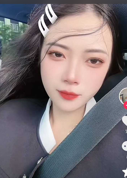 云南文山某车贷公司女销售 张伊伊 被男友实名曝光