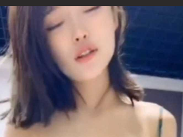 涵玲 身材苗条但