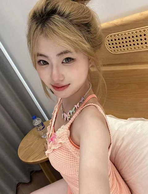 成都23岁高颜值反差 汪苏琴